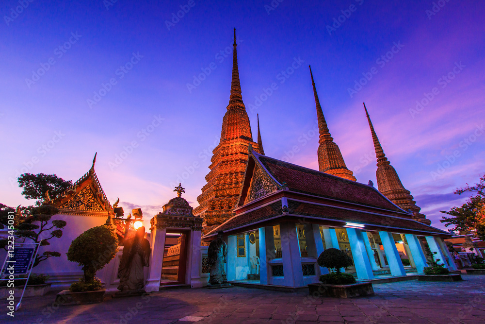 Fototapeta premium Wat Pho or Wat Phra Chetuphon Vimolmangklararm Rajwaramahaviharn in Bangkok of Thailand