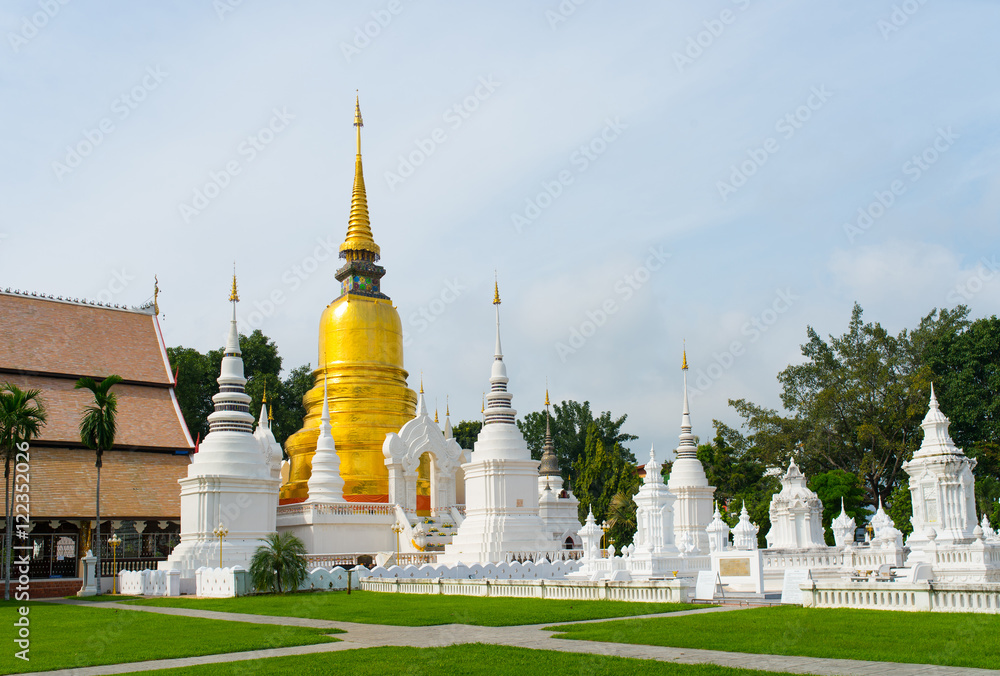 Naklejka premium Golden pagoda in wat suandok temple, Chiang mai, Thailand