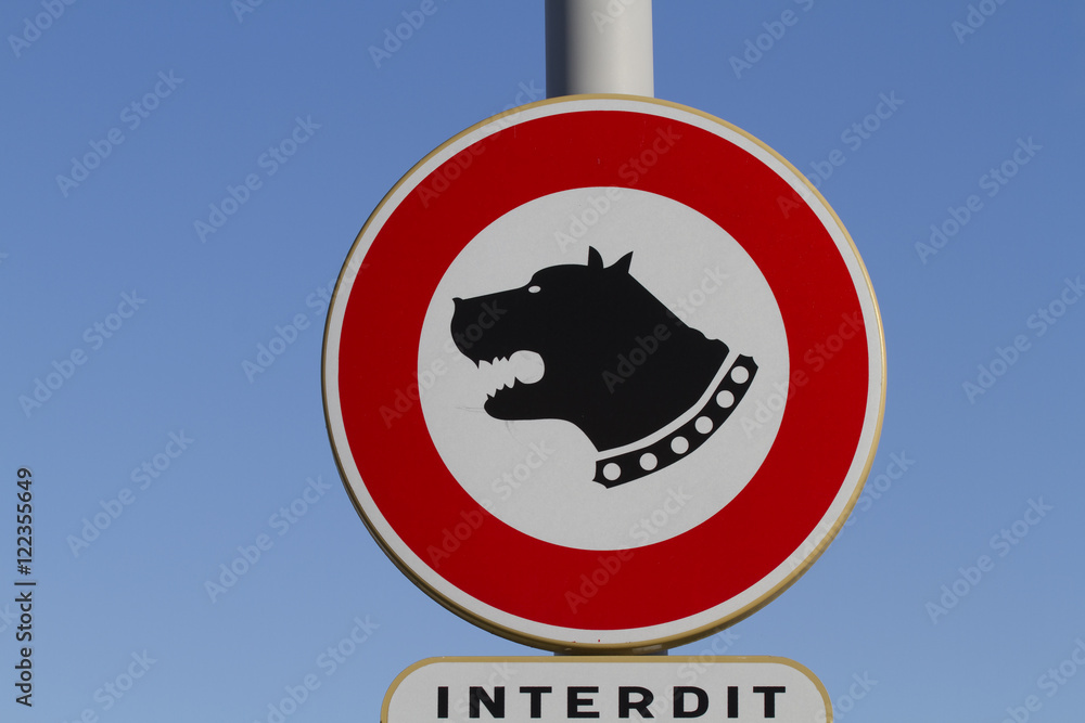 Panneau Interdiction Aux Chiens De Faire Caca stock.adobe.com