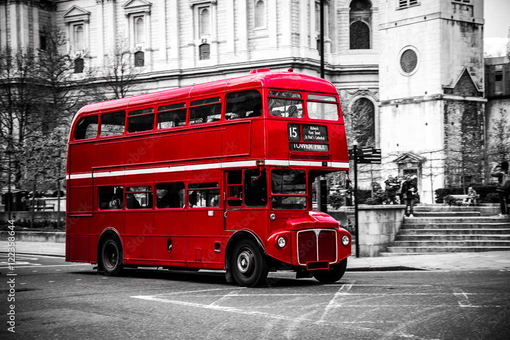 Fototapeta Londyński kultowy piętrowy autobus.