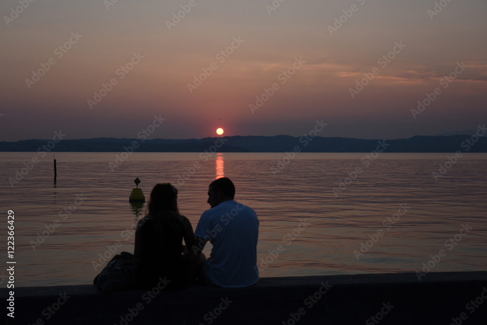 tramonto persone al tramonto guardare il tramonto cigno al tramonto mare lago estate spettacolo natura sole, 