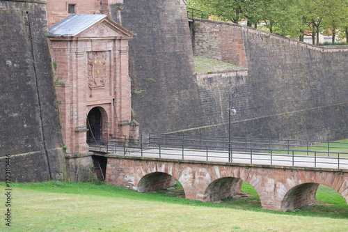 Porte de Brisach, vieille ville de Belfort photo