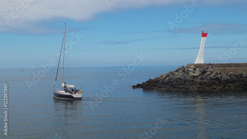 Bateau qui sort du port