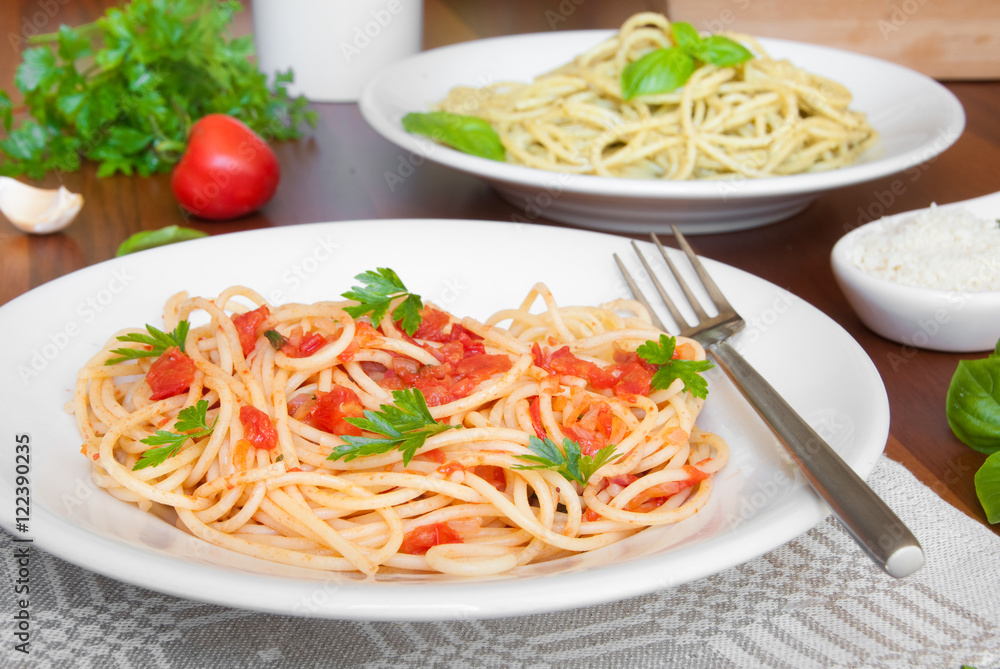Spaghetti pasta with vegetable sauce