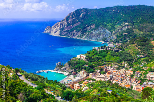 Fototapeta Naklejka Na Ścianę i Meble -  Italian holidays - picturesque scenery of Monterosso al mare - Cinque terre
