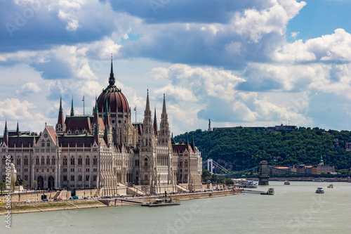 Canvas Print Hungarian parliament and Danube