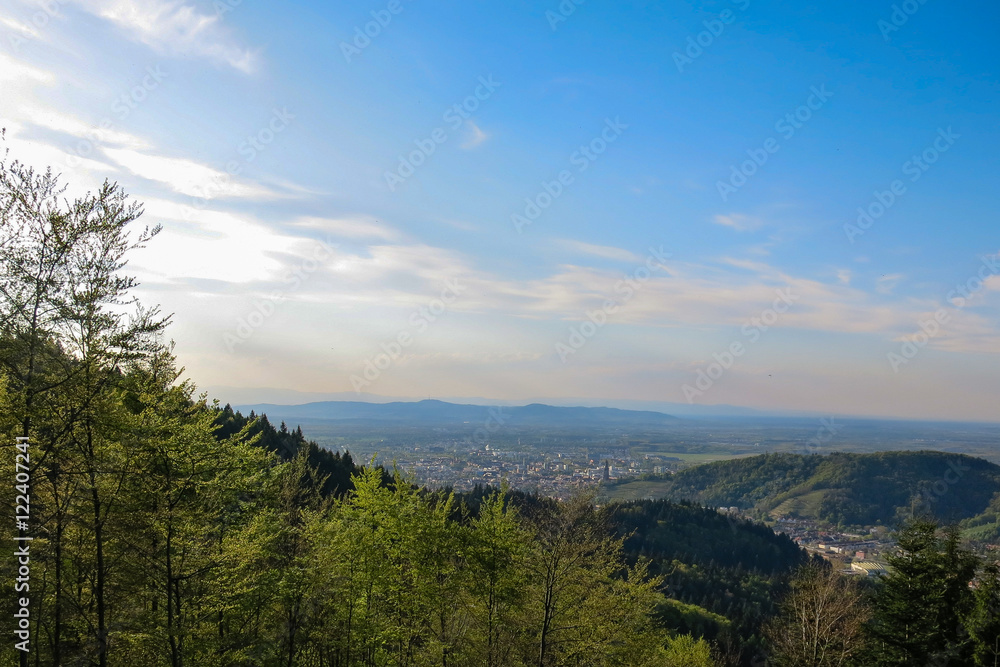 Blick über Freiburg und den Kaiserstuhl