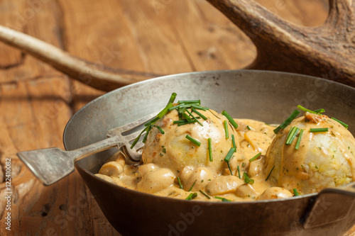 Semmelknödel in der Pfanne