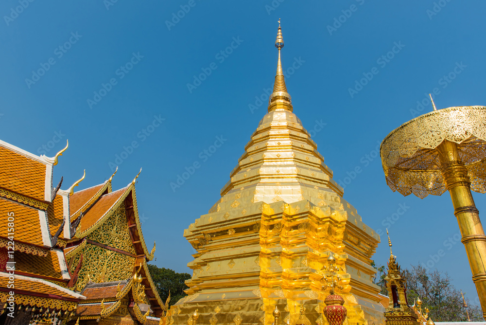 Fototapeta premium Wat Phrathat Doi Suthep temple in Chiang Mai, Thailand.