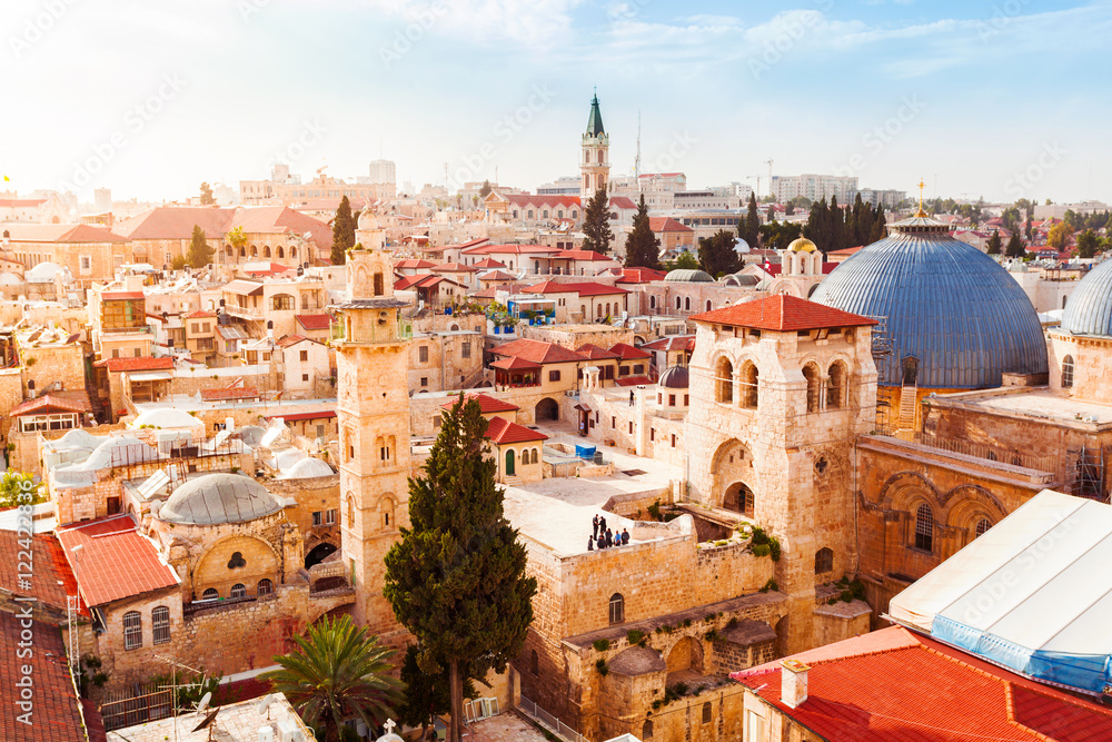 Fototapeta premium Stare Miasto w Jerozolimie z lotu ptaka. Widok kościoła Grobu Świętego, Izrael.