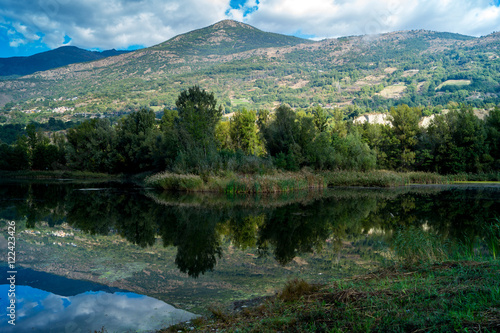 Fototapeta Naklejka Na Ścianę i Meble -  lake and mountain with reflection
