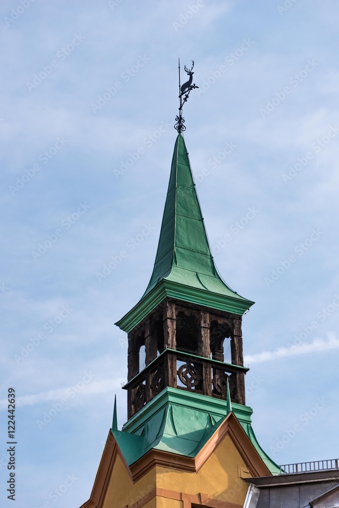 Turm mit Spitzdach aus Kupfer Turm mit Spitzdach aus Kupfer