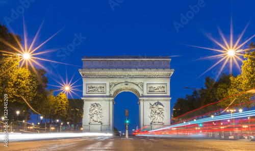 The Triumphal Arch at night, Paris. © kovalenkovpetr