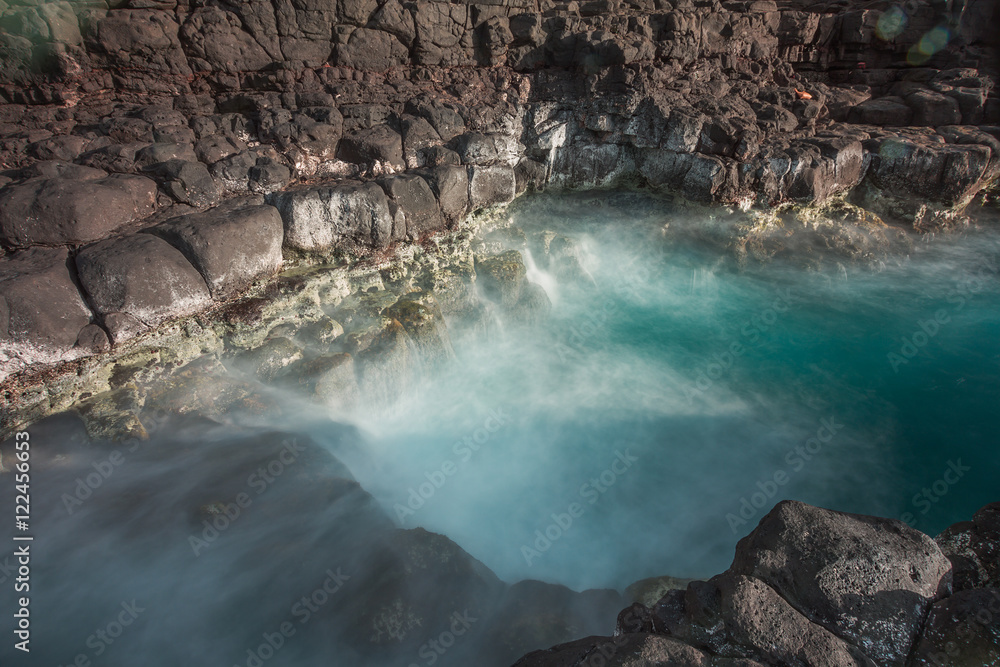 Naklejka premium Sunset along the Queens Bath area of Kauai, Hawaii