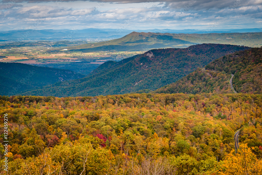 Autumn view of the Blue Ridge Mountains and Shenandoah Valley fr