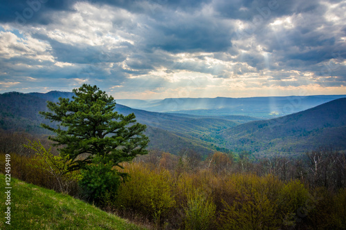 Early spring view of sun rays over the Shenandoah Valley on Skyl