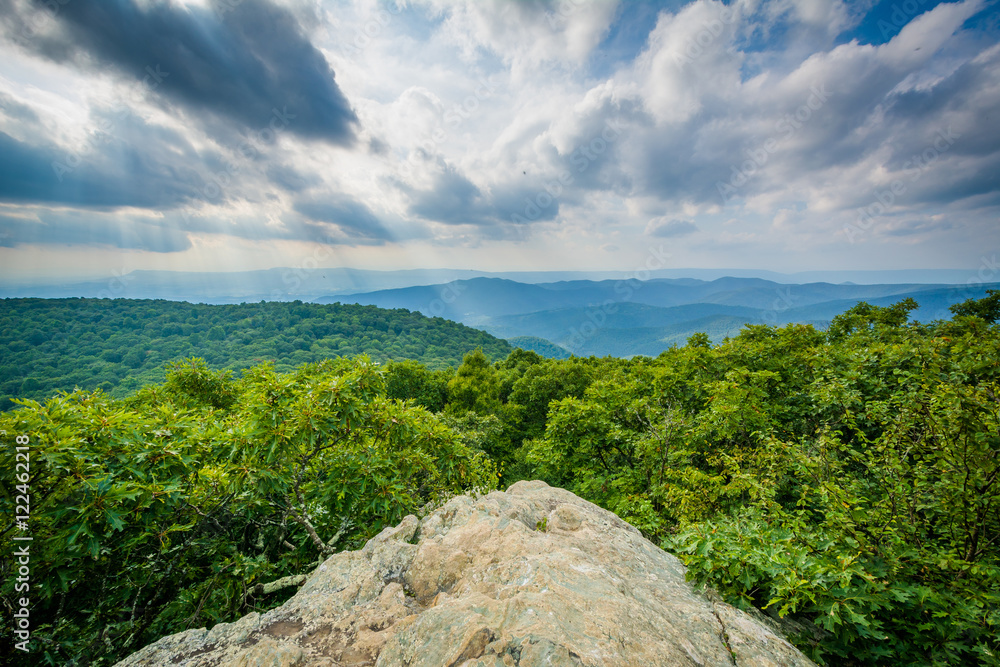View of the Blue Ridge Mountains from Bearfence Mountain, in She
