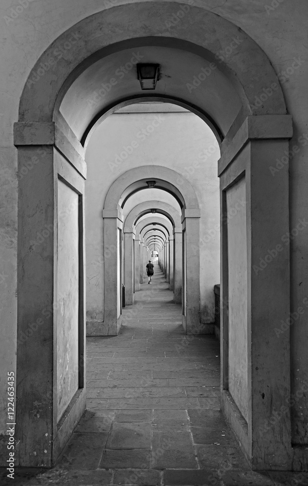 Fototapeta premium Florence (Italy) - The capital of Renaissance's art and Tuscany region. The Ponte Vecchio at sunrise