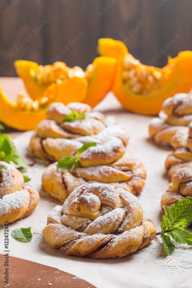 Homemade cinnamon buns with pumpkin Homemade cinnamon buns with pumpkin