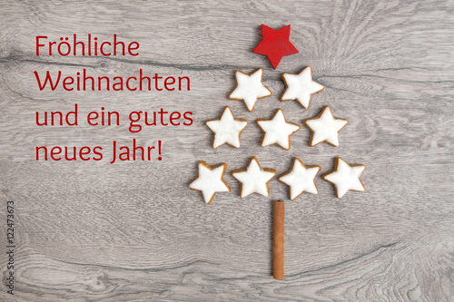 Weihnachtsgrüße-Weihnachtsbaum aus Zimtsternen photo