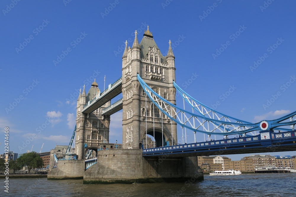 Fototapeta premium Tower Bridge, London, over Thames River