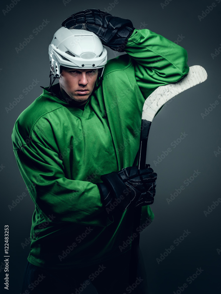 Naklejka premium Hockey player holds gaming stick.