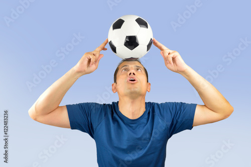 balancing the soccer ball © cunaplus