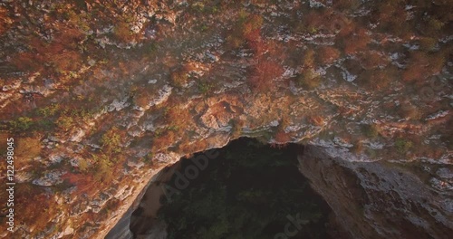Prohodna cave