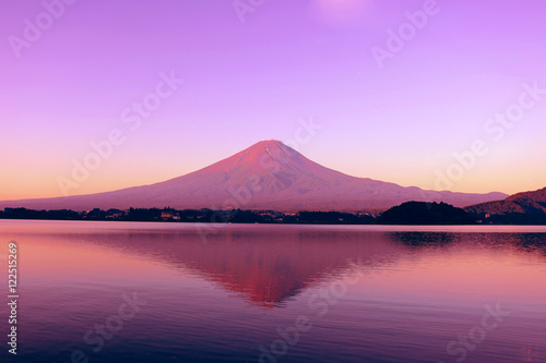 河口湖から赤富士 © tt2pb