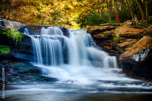 Fototapeta Naklejka Na Ścianę i Meble -  Waterfall in Autumn