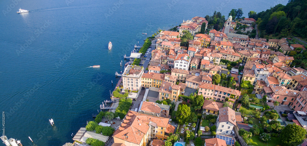 Bellagio - Lago di Como (IT) - Vista aerea del lungolago