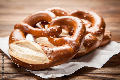 Obraz na płótnie Pretzels on wooden table