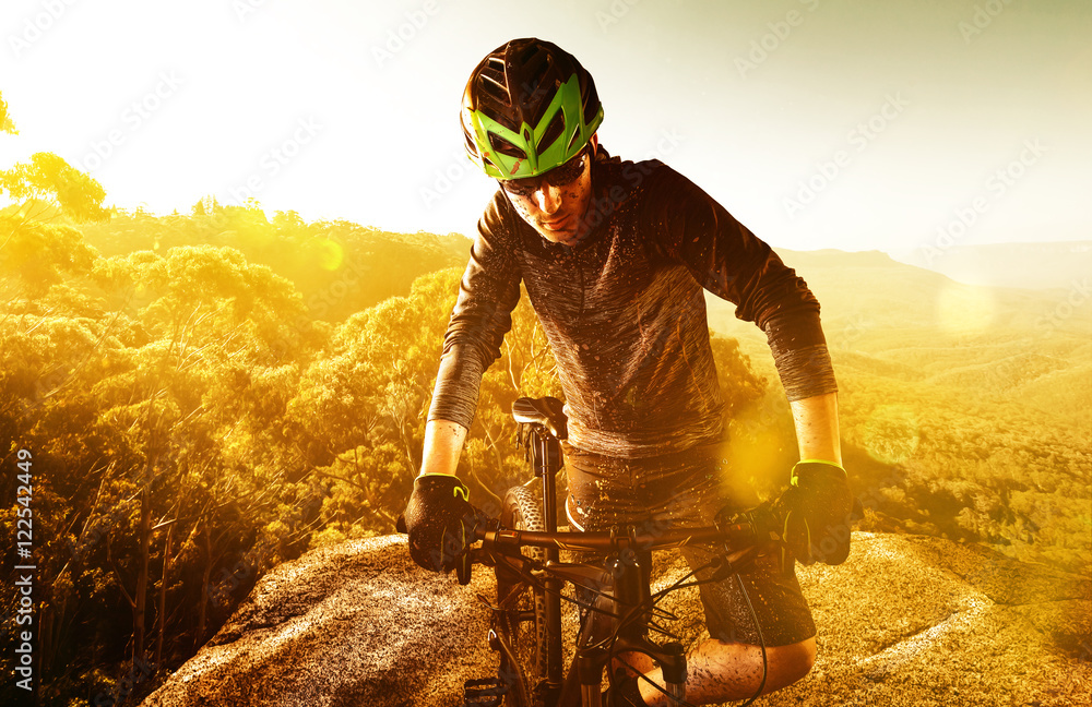 Naklejka premium Mountainbiker macht Pause