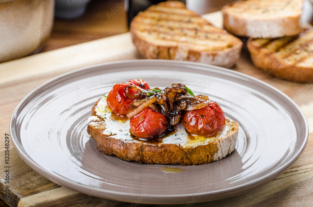 Crostini with roasted tomato Crostini with roasted tomato