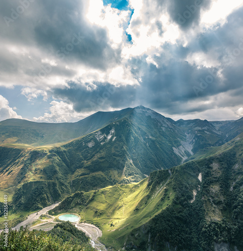 gruzinskim-krajobraz-z-dolina