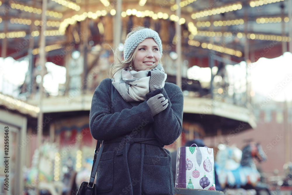 Christmas portrait of the girl and the decoration of the city