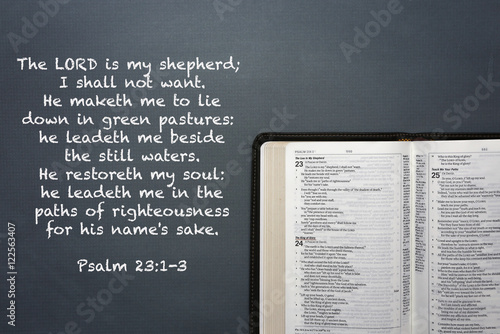 Fotografi An Opened Bible on a Dark Chalkboard Surface