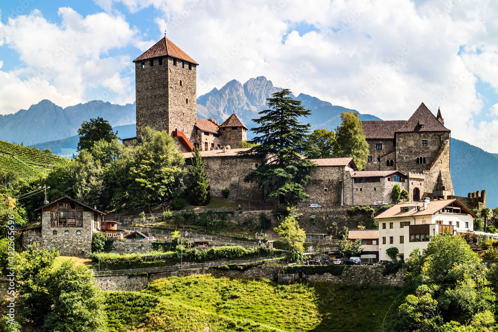 Fototapeta premium Schloss Tirol