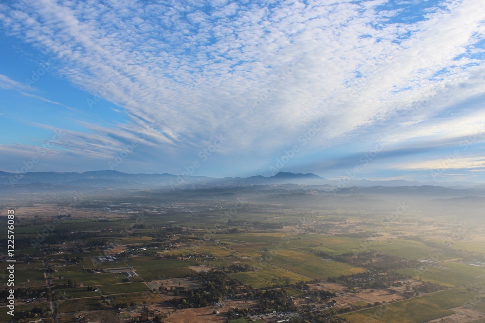 Fototapeta premium Sonoma and Napa Valley at sunrise from a hot air balloon