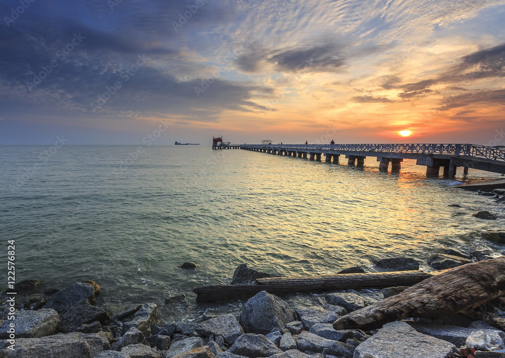 Fototapeta premium Gorgeous sunset over the sea and a jetty in the tropical paradise