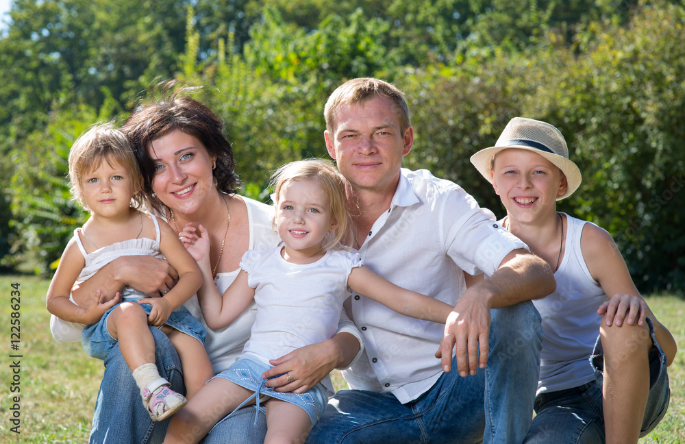 Fototapeta premium rodzina z dziećmi