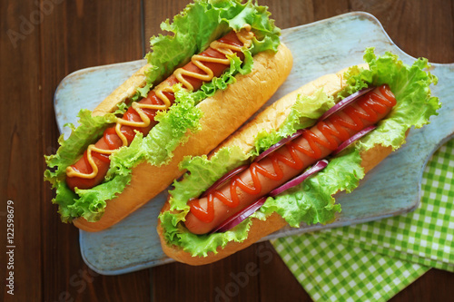 Fototapeta Naklejka Na Ścianę i Meble -  Delicious hot dogs on wooden board