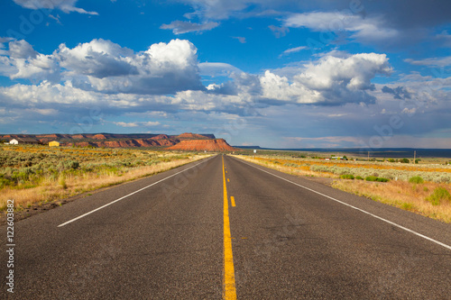 Foto Long empty highway road,Arizona
