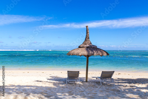 Weißer Sandstrand von Flic en flac Mauritius mit Blick auf das photo