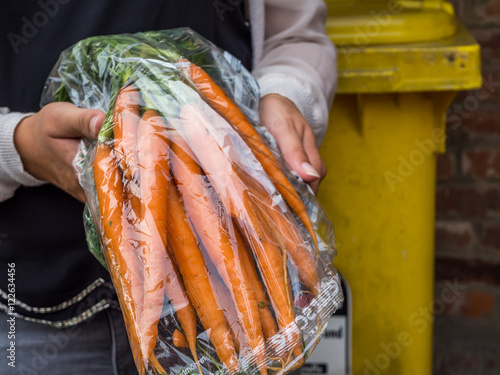Karotten in Plastik eingeschweißt
