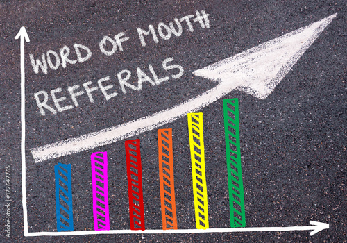 Obraz na plátně Word Of Mouth Refferals written over colorful graph and rising arrow