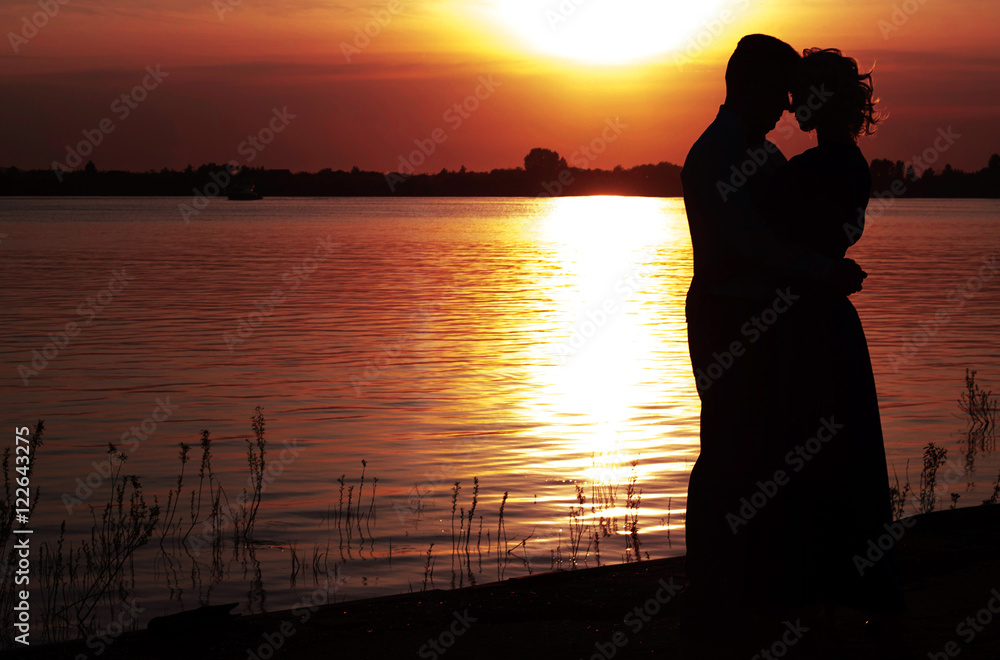 Fototapeta premium kiss at sunset