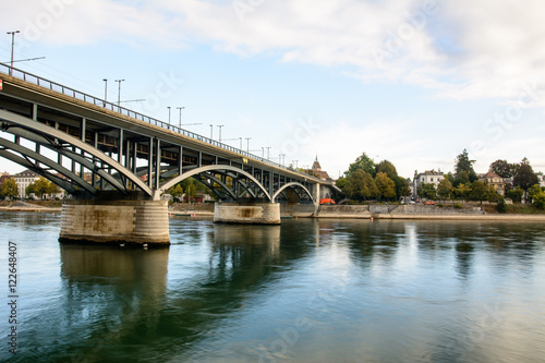 Basel die Stadt am Rhein an der Grenze