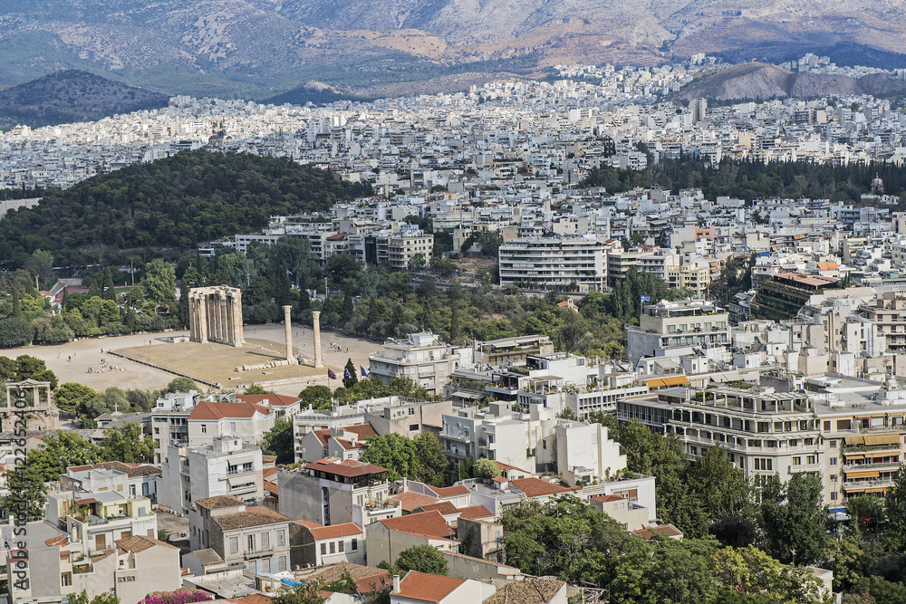 Naklejka premium Stadt Athen mit den Ruinen des Zeustempels (Olympieion), Griechenland