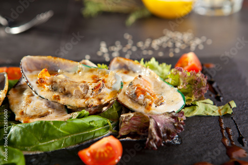 Baked Mussel with Spicy Sauce